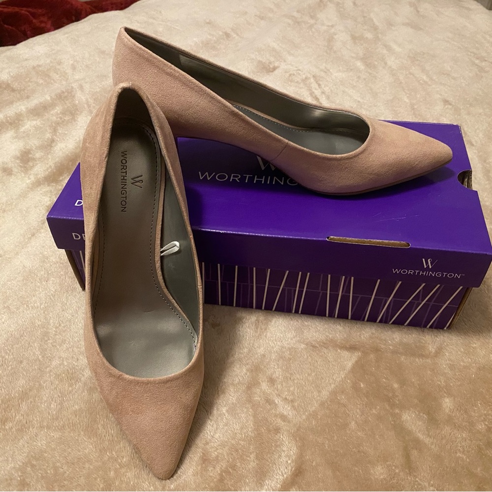 Never before worn Worthington 6.5 1in heels.
